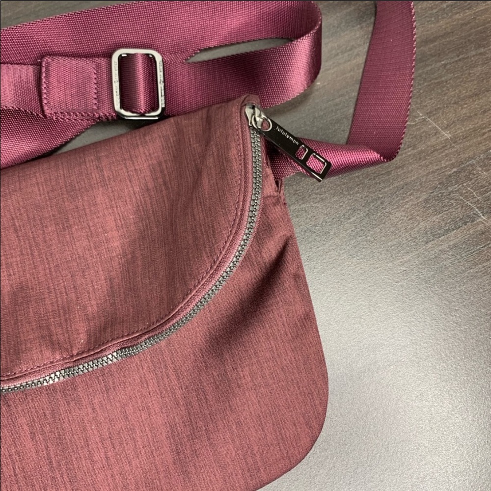 Lululemon side bag - Picture 3 of 8